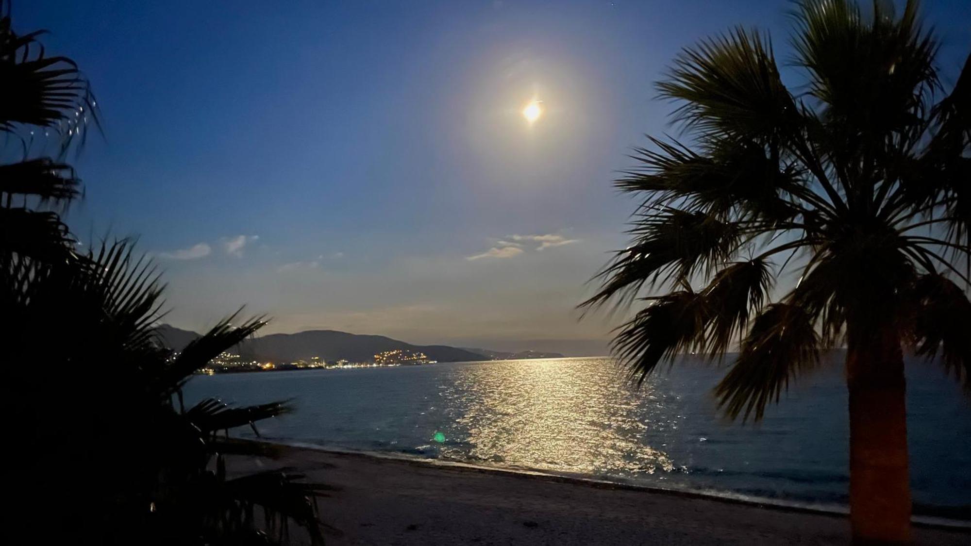 Villa By The Beach Sant'Andrea  Buitenkant foto