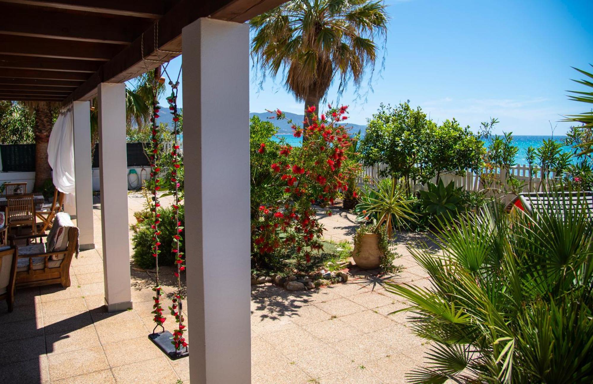 Villa By The Beach Sant'Andrea  Buitenkant foto